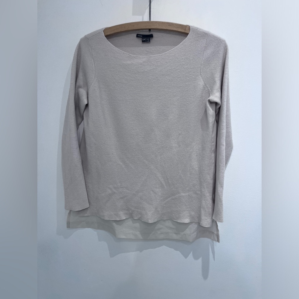 Vince wool and polyester back long sleeve size small beige/cream color